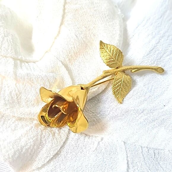 Vintage Gold Tone Smooth/ Textured Long Stem Rose Brooch/Lapel Pin - Picture 1 of 4